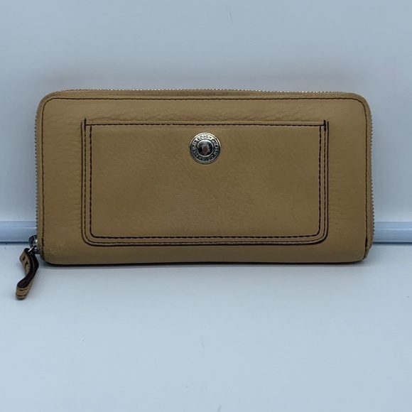 Coach tan and brown leather zip around wallet - Picture 6 of 16